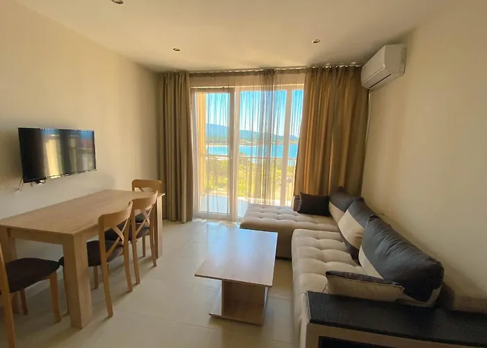 семеен сирена 阿赫托波尔