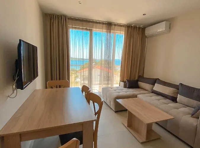 семеен сирена 酒店 阿赫托波尔