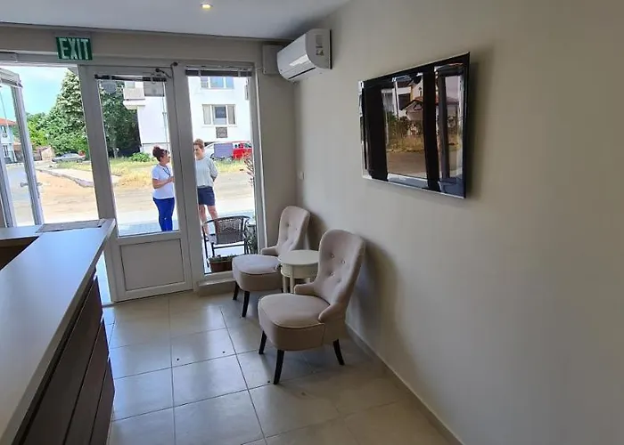 семеен сирена 阿赫托波尔