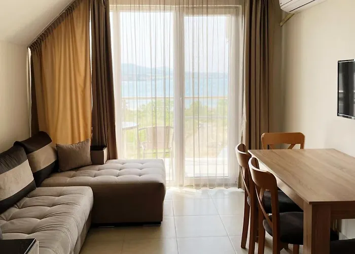 семеен сирена * 阿赫托波尔