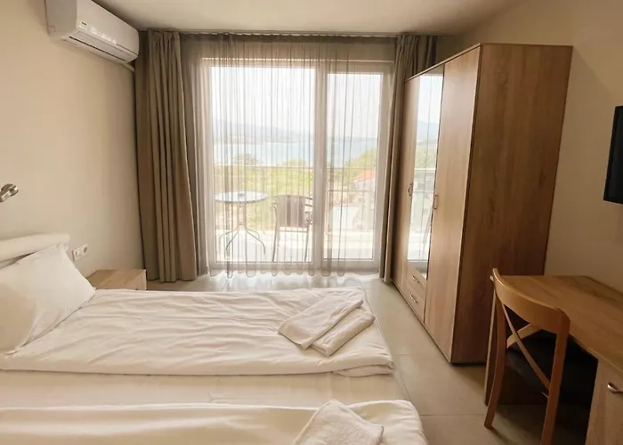 семеен сирена 酒店 阿赫托波尔