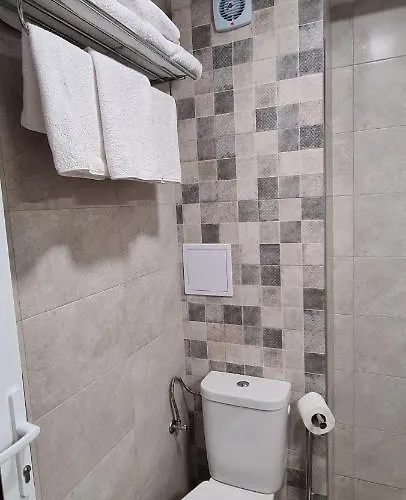 семеен сирена 酒店 阿赫托波尔