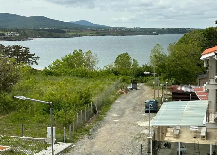 семеен сирена 酒店 *