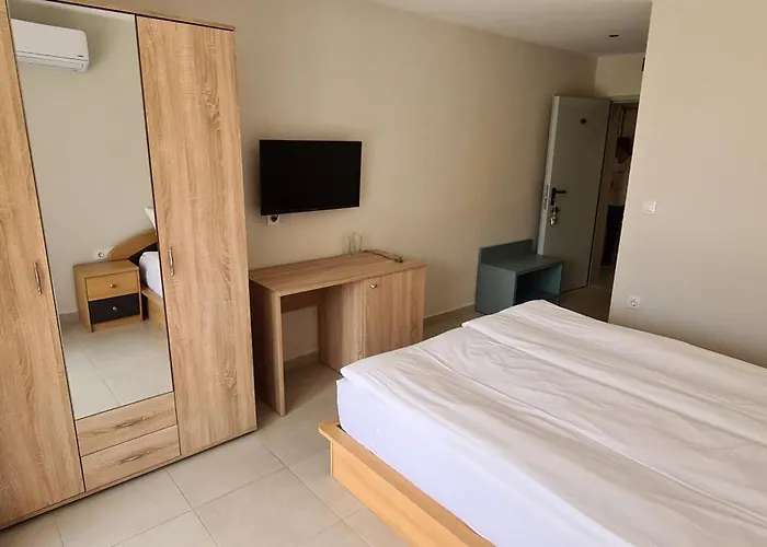 семеен сирена 酒店 阿赫托波尔